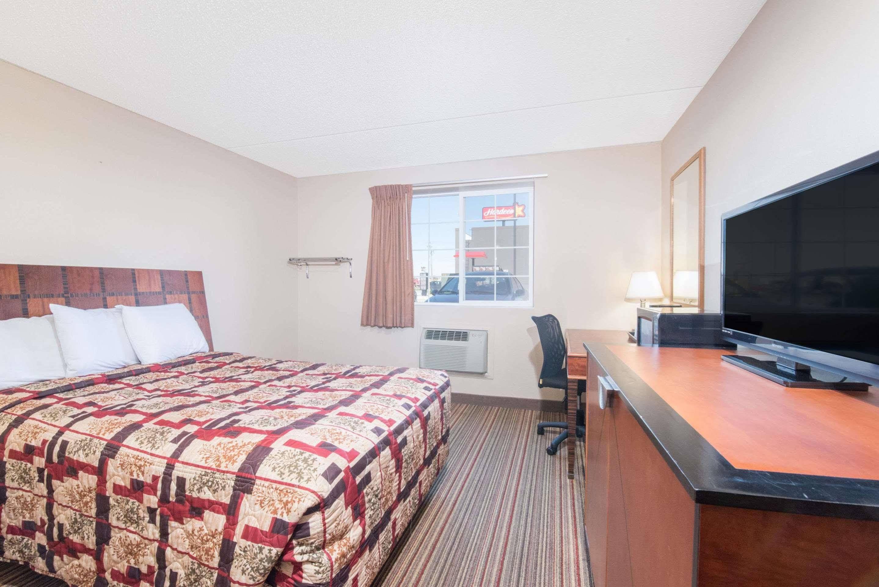 Knights Inn And Suites - Grand Forks Dış mekan fotoğraf