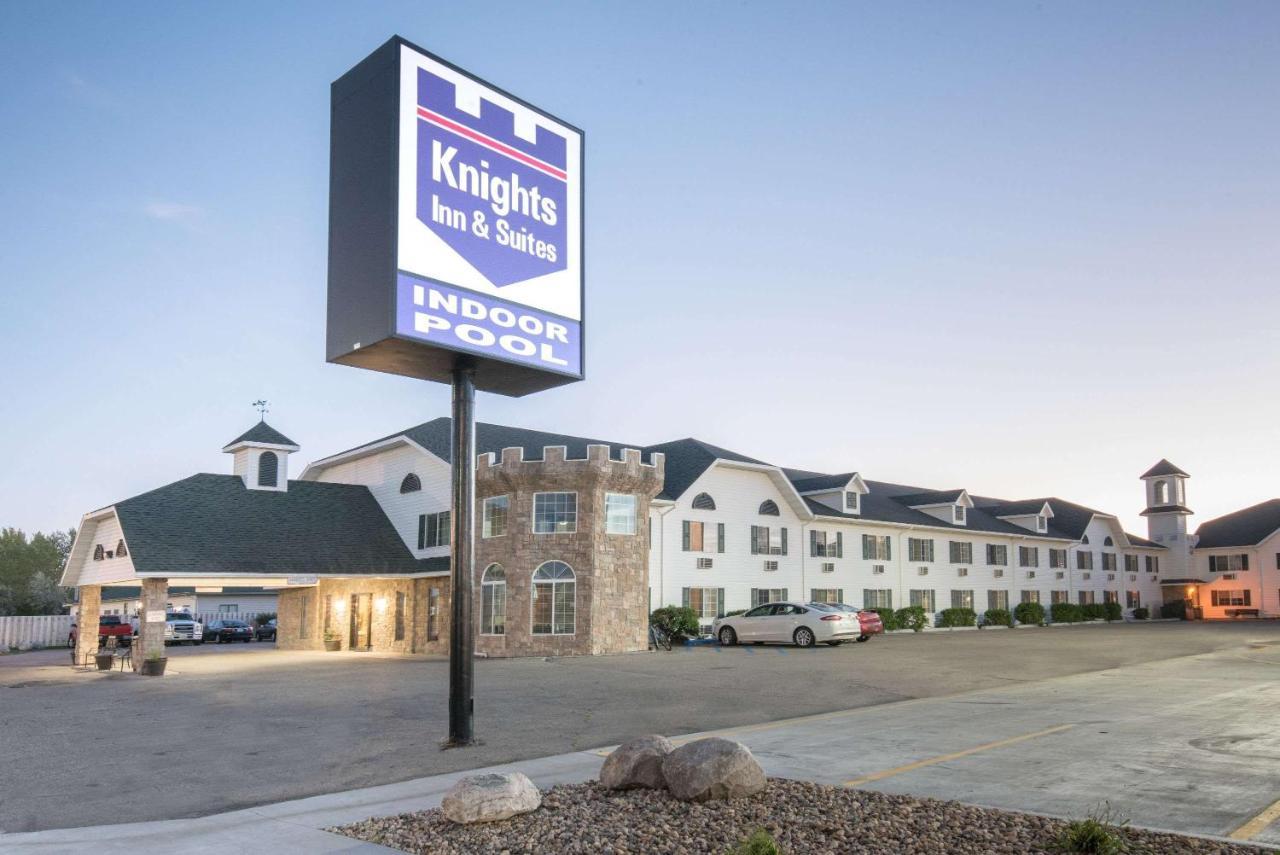 Knights Inn And Suites - Grand Forks Dış mekan fotoğraf