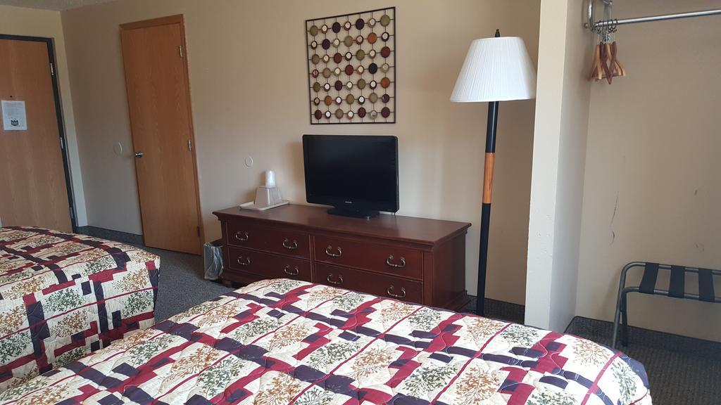 Knights Inn And Suites - Grand Forks Dış mekan fotoğraf
