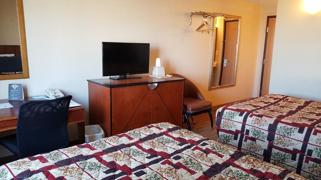 Knights Inn And Suites - Grand Forks Dış mekan fotoğraf