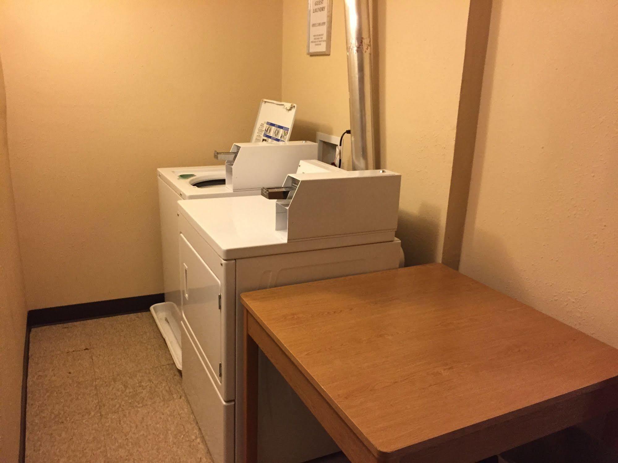 Knights Inn And Suites - Grand Forks Dış mekan fotoğraf