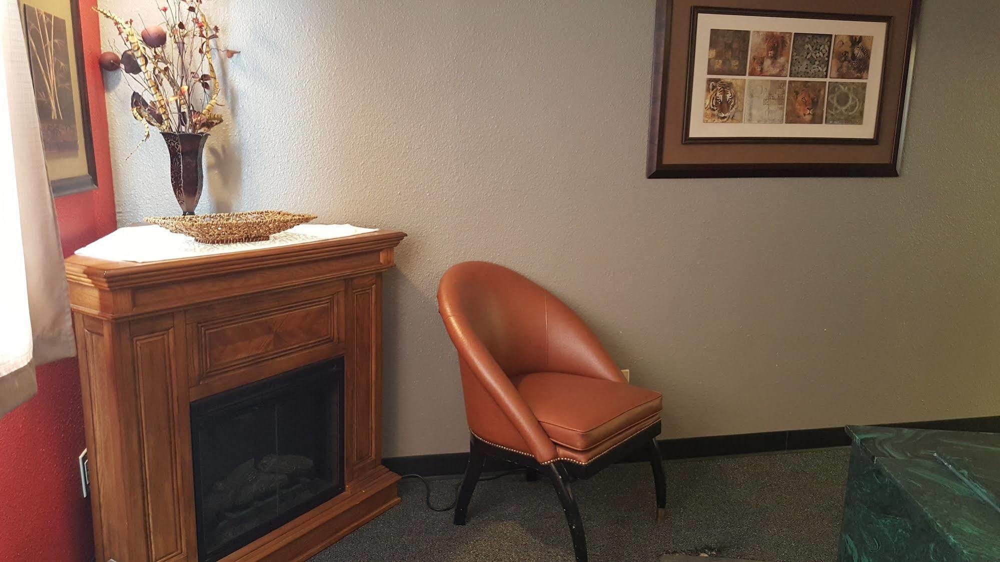 Knights Inn And Suites - Grand Forks Dış mekan fotoğraf
