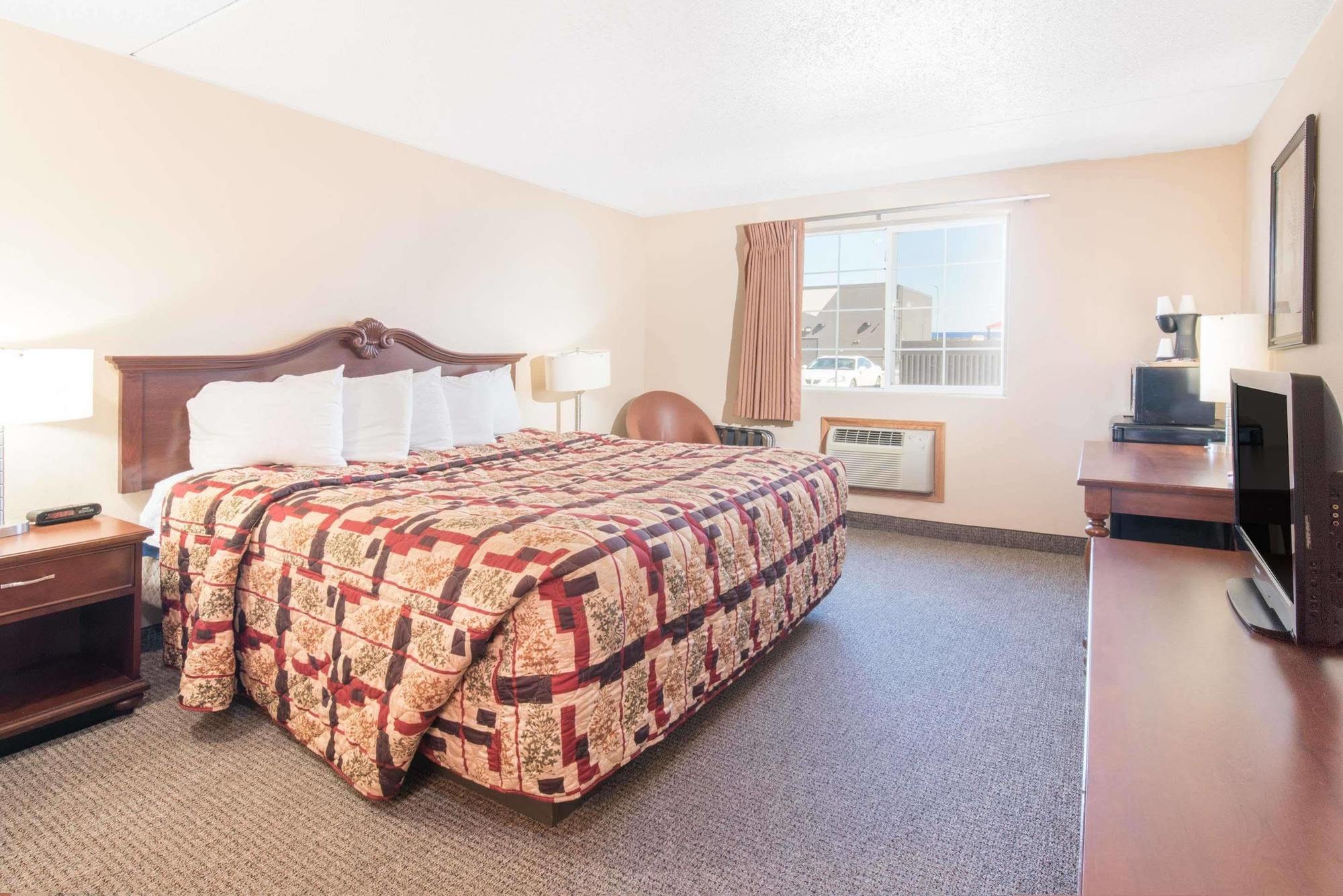 Knights Inn And Suites - Grand Forks Dış mekan fotoğraf