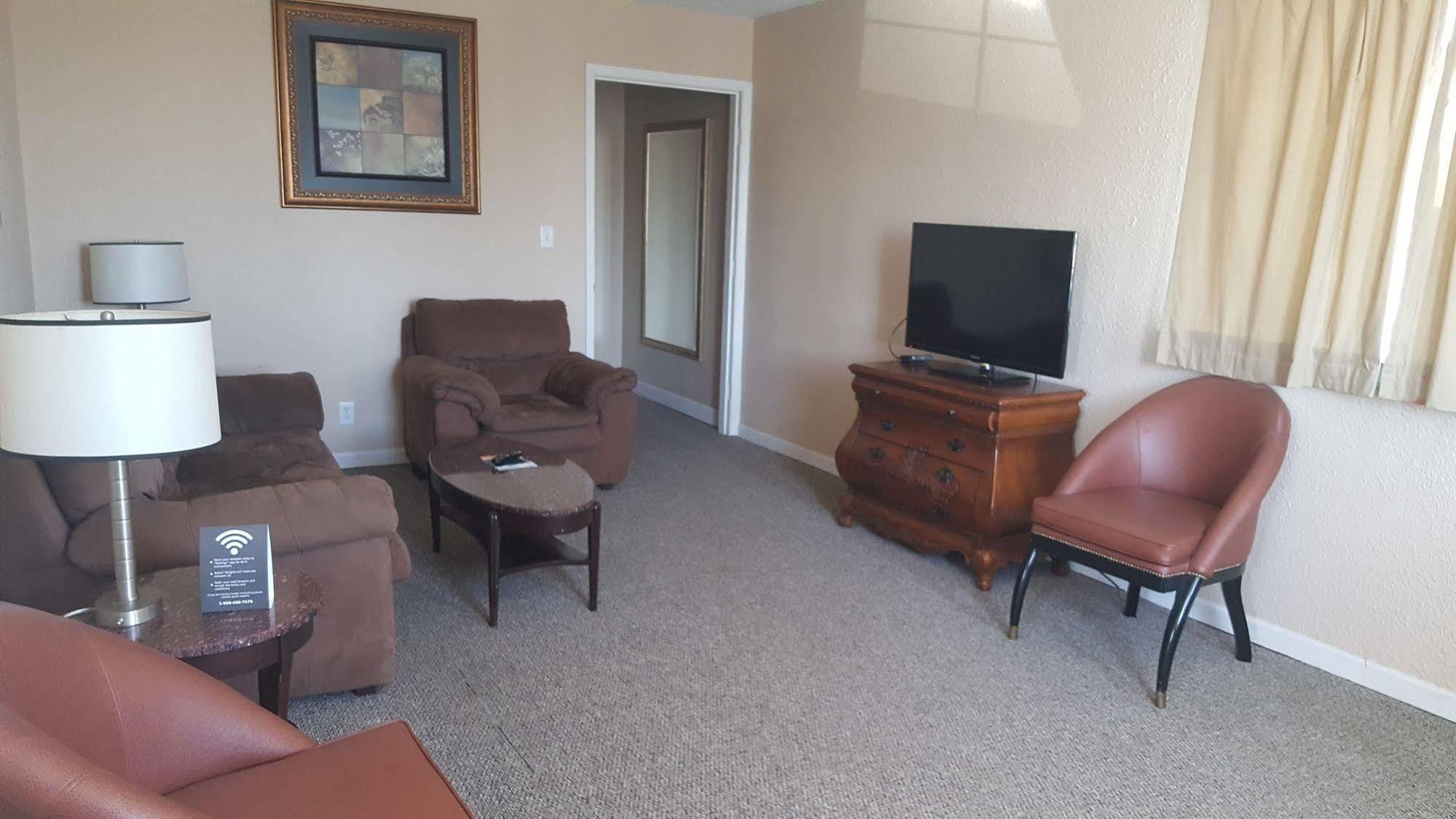 Knights Inn And Suites - Grand Forks Dış mekan fotoğraf