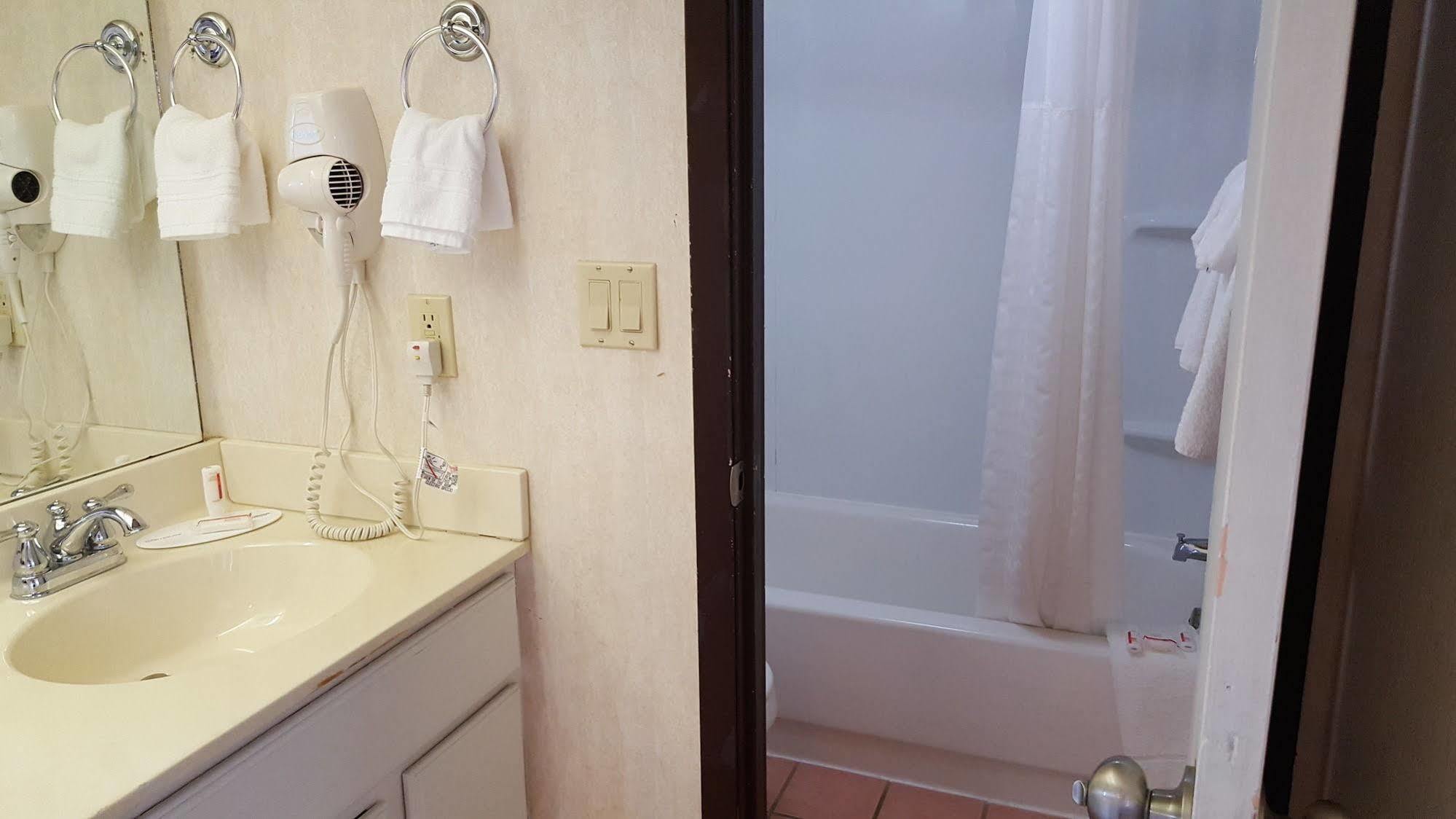 Knights Inn And Suites - Grand Forks Dış mekan fotoğraf